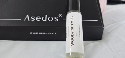 Customer photo review of WOODY NUTMEG PERFUME OIL