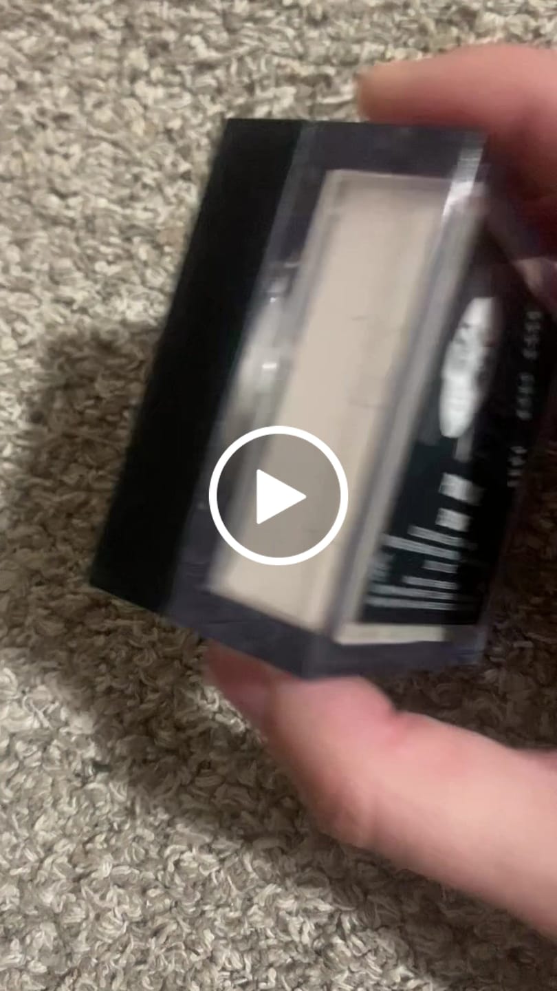 Customer video review of Huda Beauty Easy Bake Powder