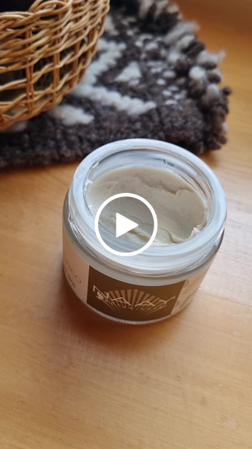 Customer video review of Crema de Ácido Hialurónico + Argán