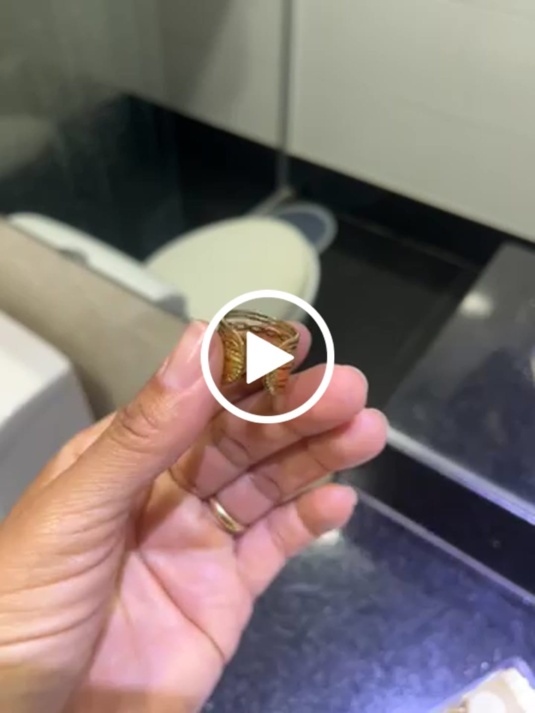 Customer video review of Anel Royale Ajustável Banhado em Ouro 18k