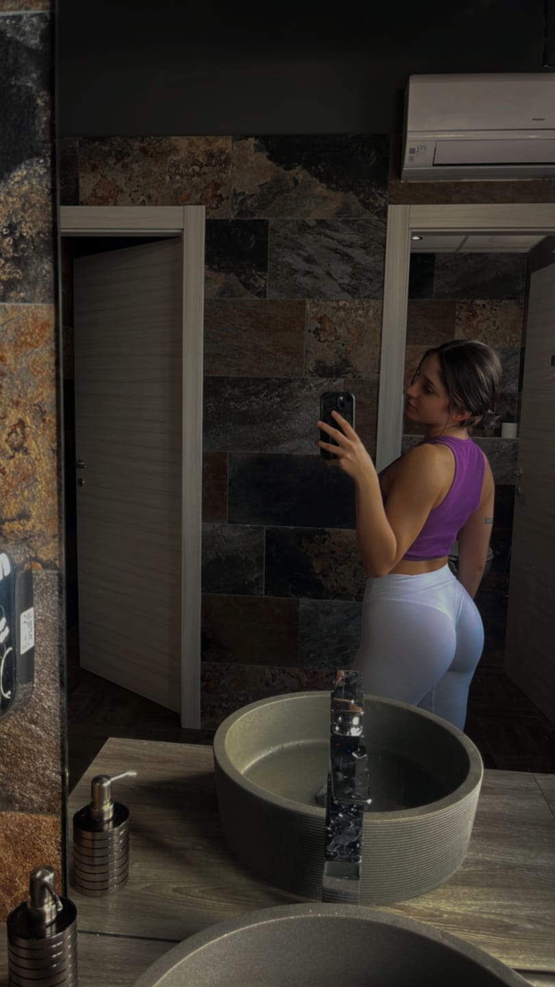 Customer photo review of Leggings a zampa di elefante Bianco Selenite