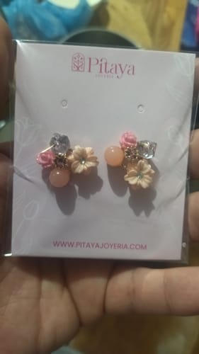 Customer photo review of Aretes Rose