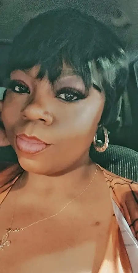 Customer photo review of Luvwin Classic Pixie Cut Style Wig With Layered Bangs For Black Women