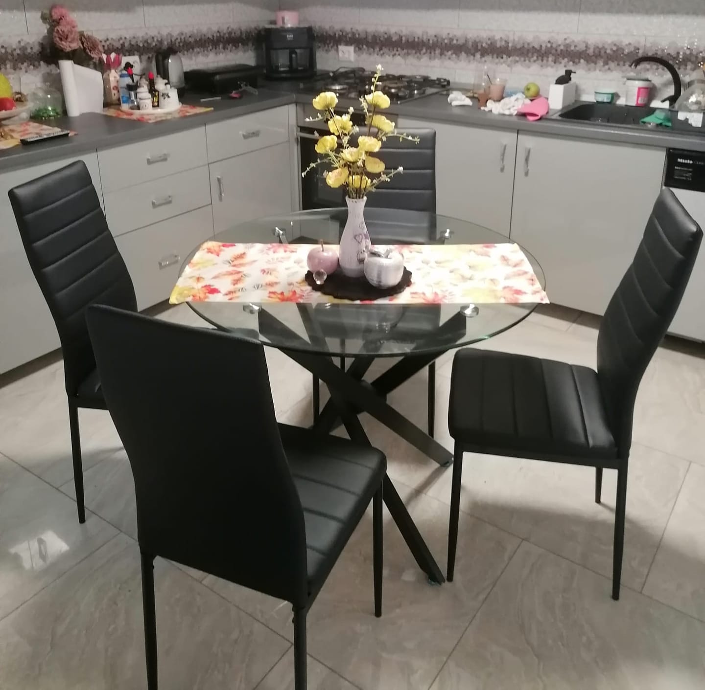 Customer photo review of Scaun tapitat K70, negru, piele ecologica/metal, 41X50X98 CM