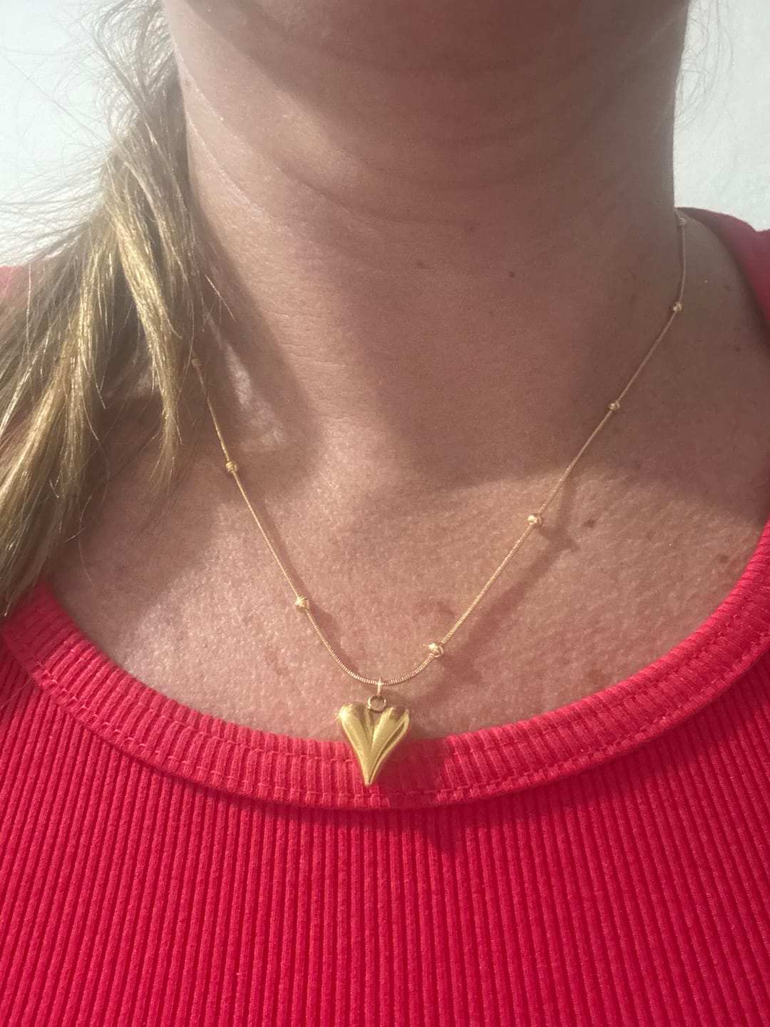Customer photo review of Colar Life Love Coração Banhado em Ouro 18K