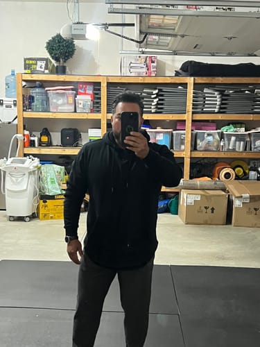 Customer photo review of 021 ESSENTIAL DROP-CUT LONG SLEEVE - BLACK