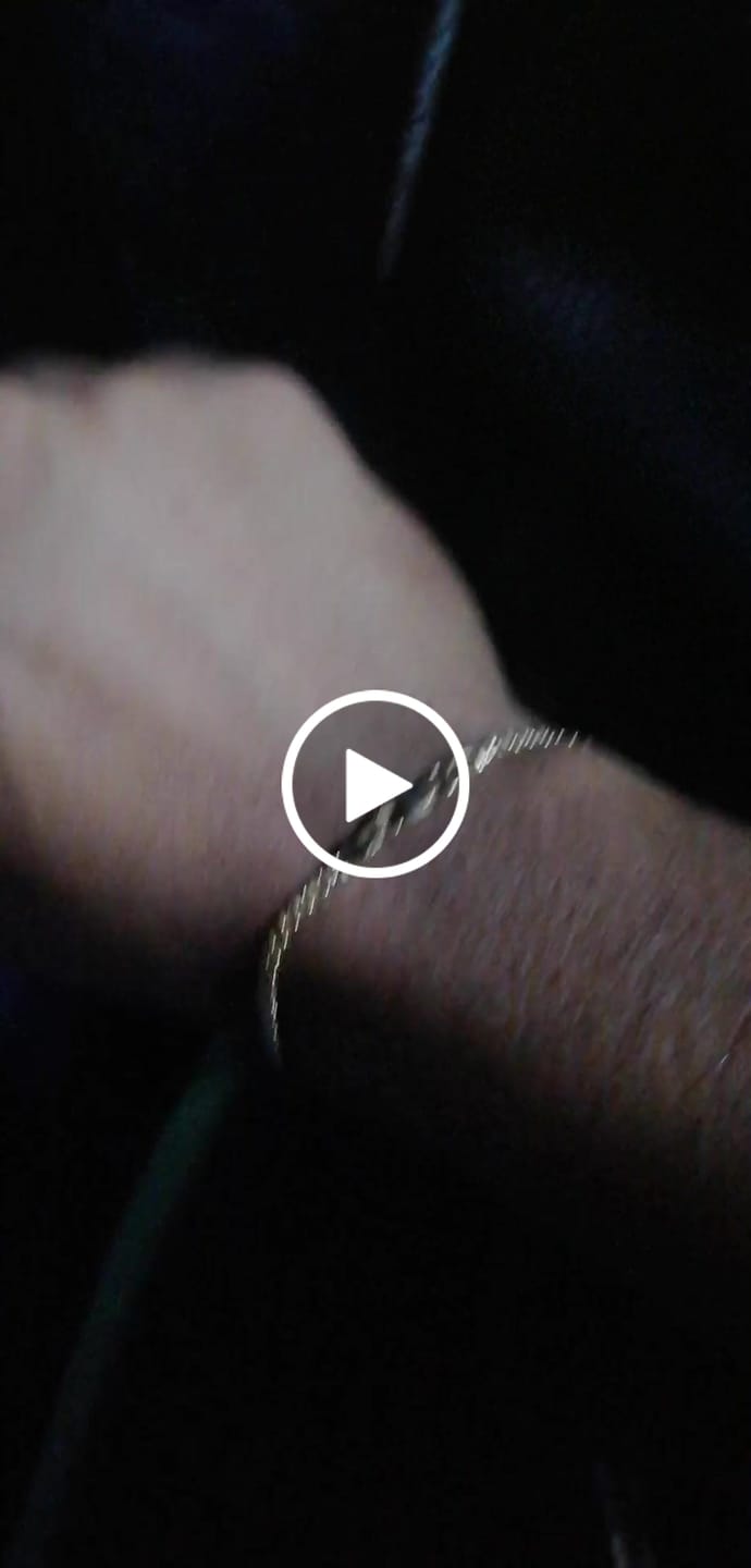 Customer video review of Pulsera Bismarck en Oro laminado 18k