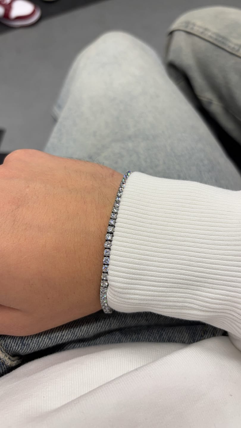Customer photo review of TENNISBOY BRACELET. - 3MM WHITE GOLD