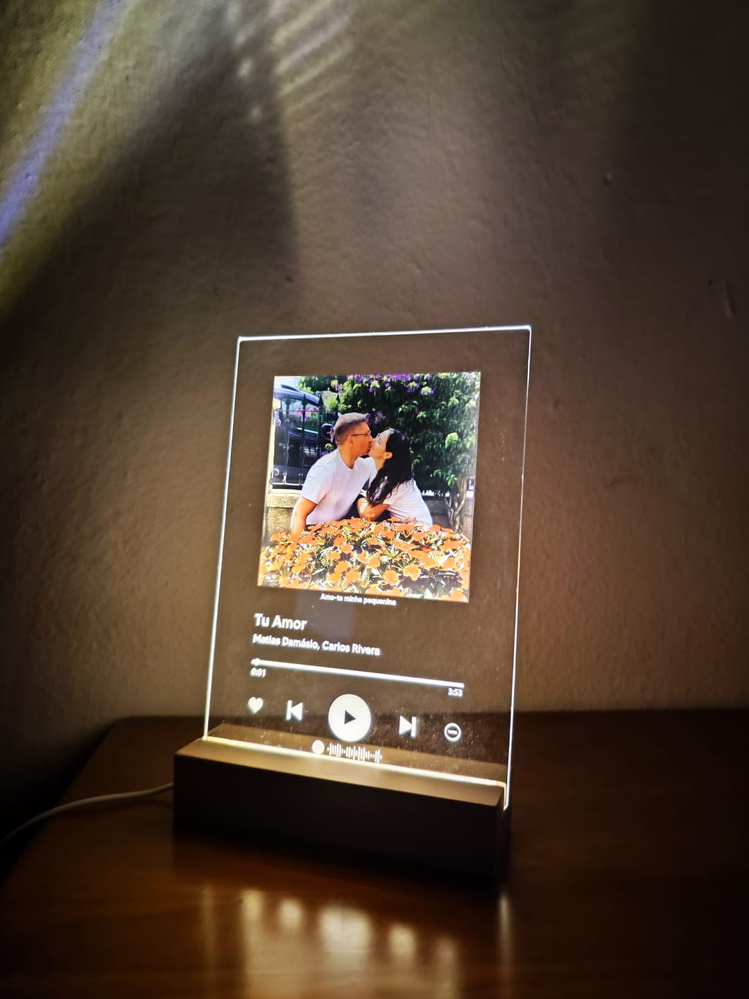 Customer photo review of Lâmpada Spotify Personalizável (Foto & Música)