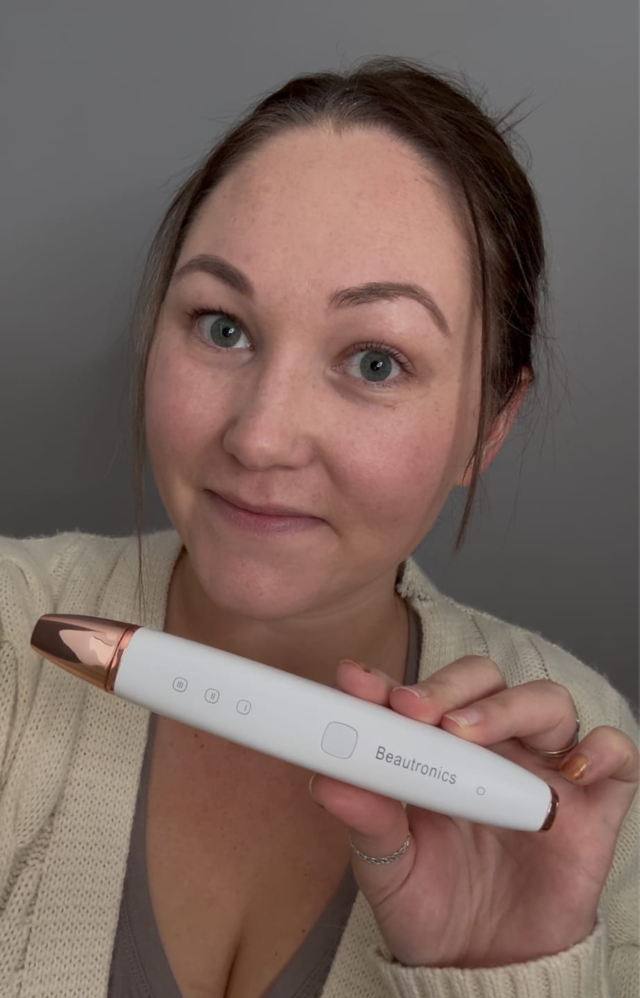 Customer photo review of Under Eye Skincare Wand