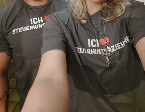 Customer photo review of ICH LIEBE STEUERHINTERZIEHUNG T-SHIRT