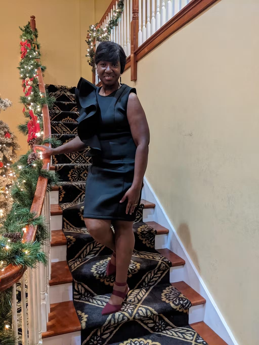 Customer photo review of Luvwin Classic Pixie Cut Style Wig With Layered Bangs For Black Women