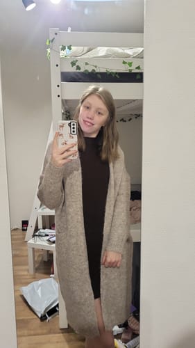 Customer photo review of Vest Josje Taupe