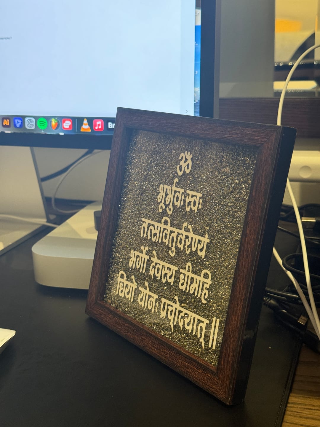 Customer photo review of Gayatri Mantra Dust Plate (Complimentary Wooden Frame)
