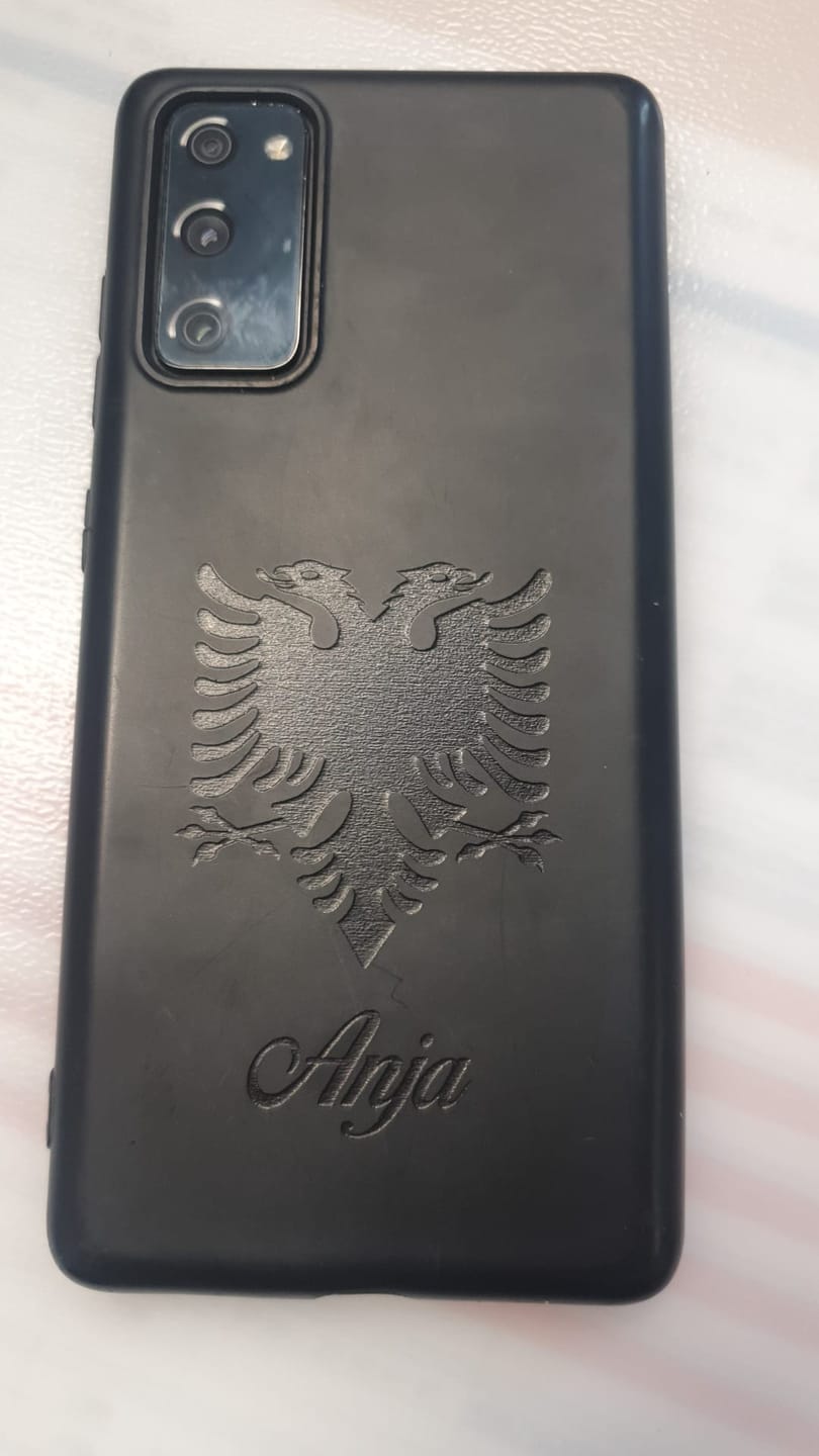 Customer photo review of HANDYHÜLLE ALBANISCHE FLAGGE ADLER MIT NAME - GRAVUR