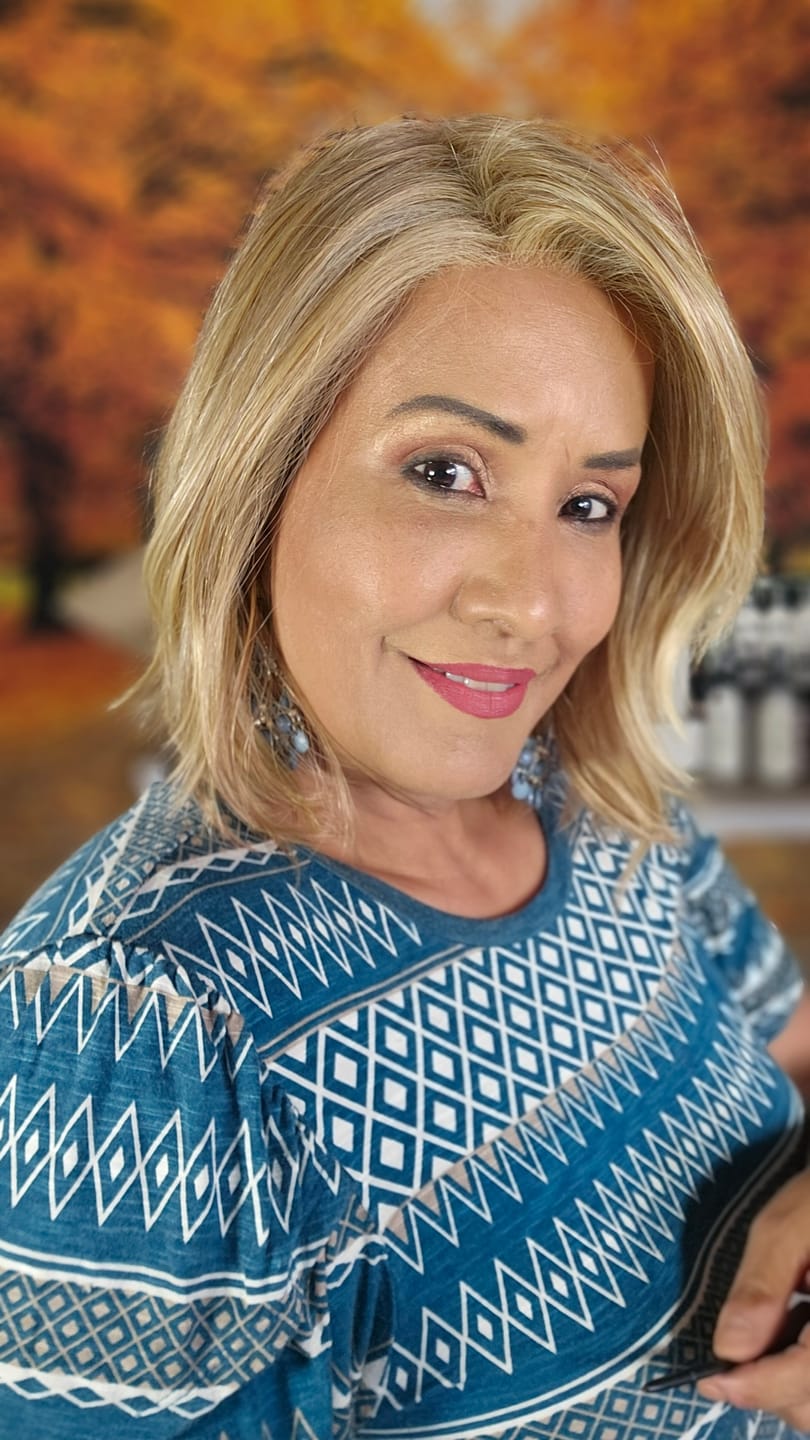 Customer photo review of CALLING COMPLIMENTS - Sunkissed Blonde
