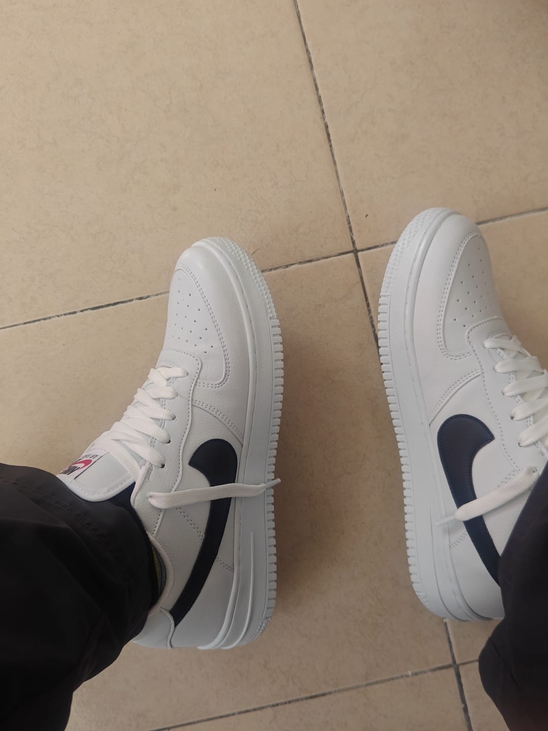 Customer photo review of Tenis 270 Blanco Negro