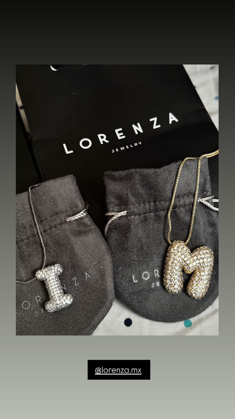 Customer photo review of Collar Inicial Balloon Plateado Zirconias
