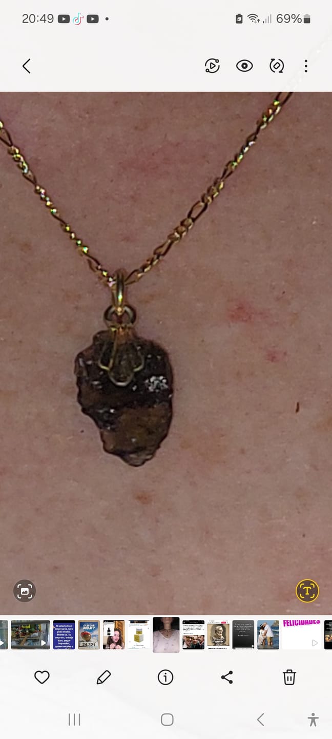 Customer photo review of Colgante Moldavita Dorada | Buena suerte - Espiritualidad