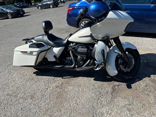Customer photo review of HR3 Bonneville Salt Pearl Vented Lower Fairing Kit For Harley Touring models 2014-2024