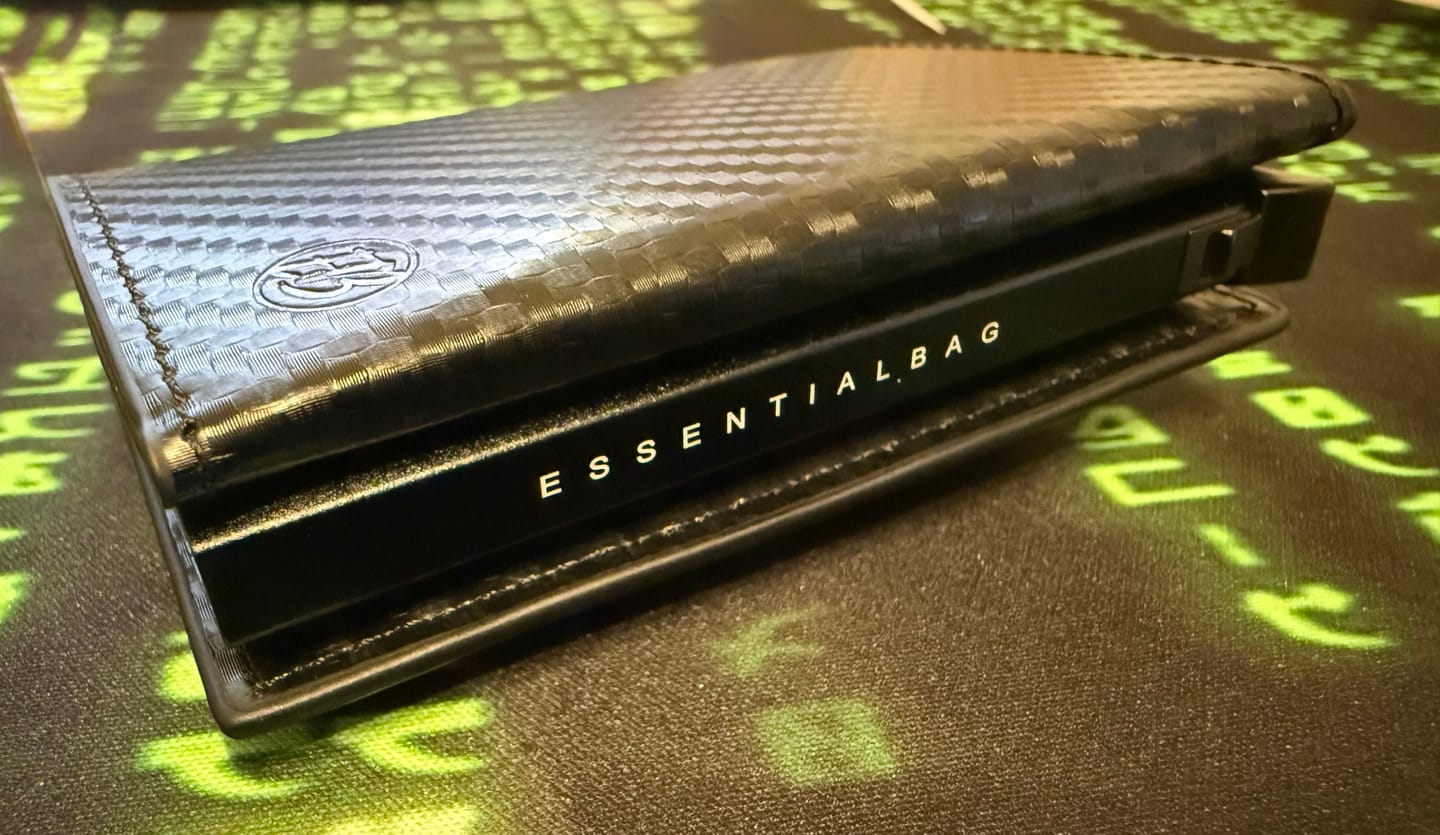 Customer photo review of Smart Wallet 3.0