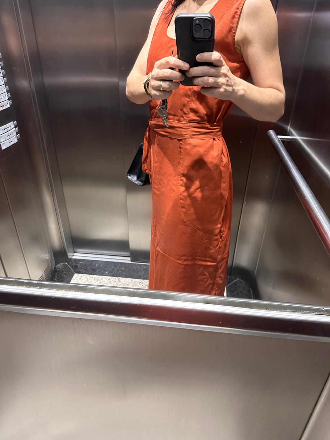 Customer photo review of Vestido Midi Linho Gabiroba Terracota