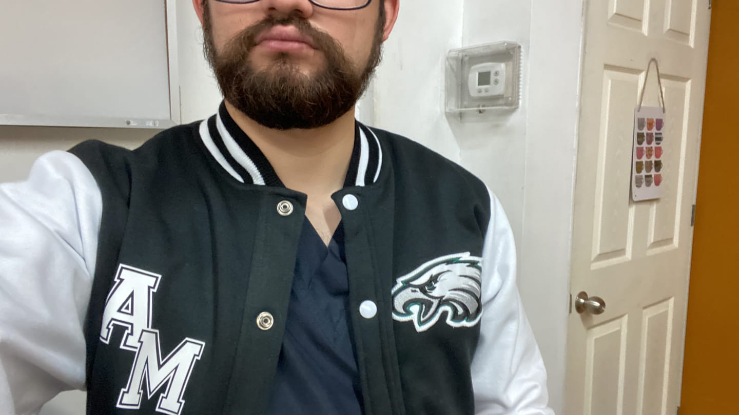 Customer photo review of Chamarra Universitaria NFL Eagles
