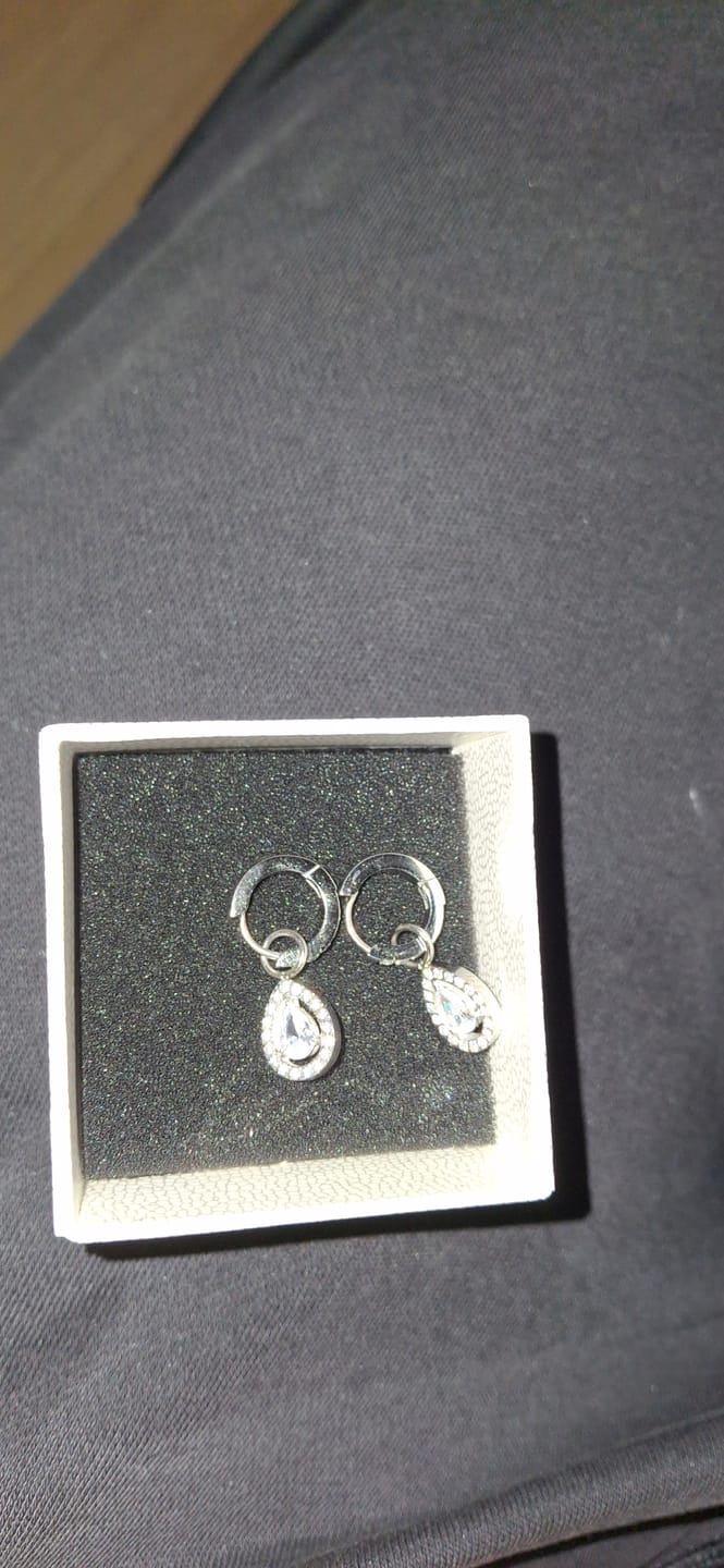 Customer photo review of Glamour Drop Ohrringe | 18K vergoldet