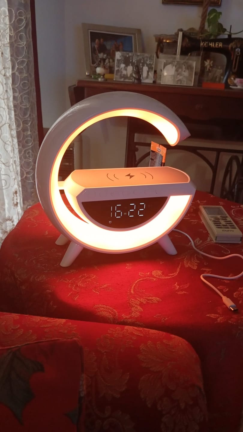 Customer photo review of Cassa musica bluetooth, caricabatterie cellulare wireless, Orologio e sveglia