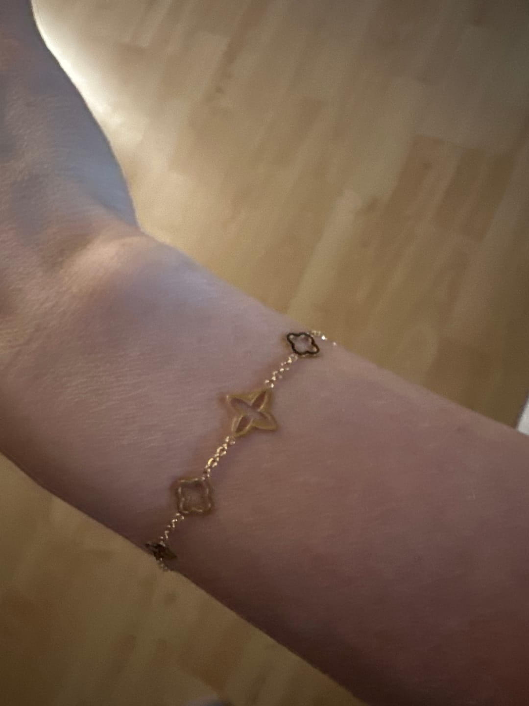 Customer photo review of Fancy Clover Armband | 18K vergoldet