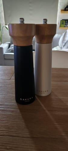 Customer photo review of Set Salt & Pepper Sakura Majestic - Molinillo Pimienta Y Sal De Madera Premium 20 Cm