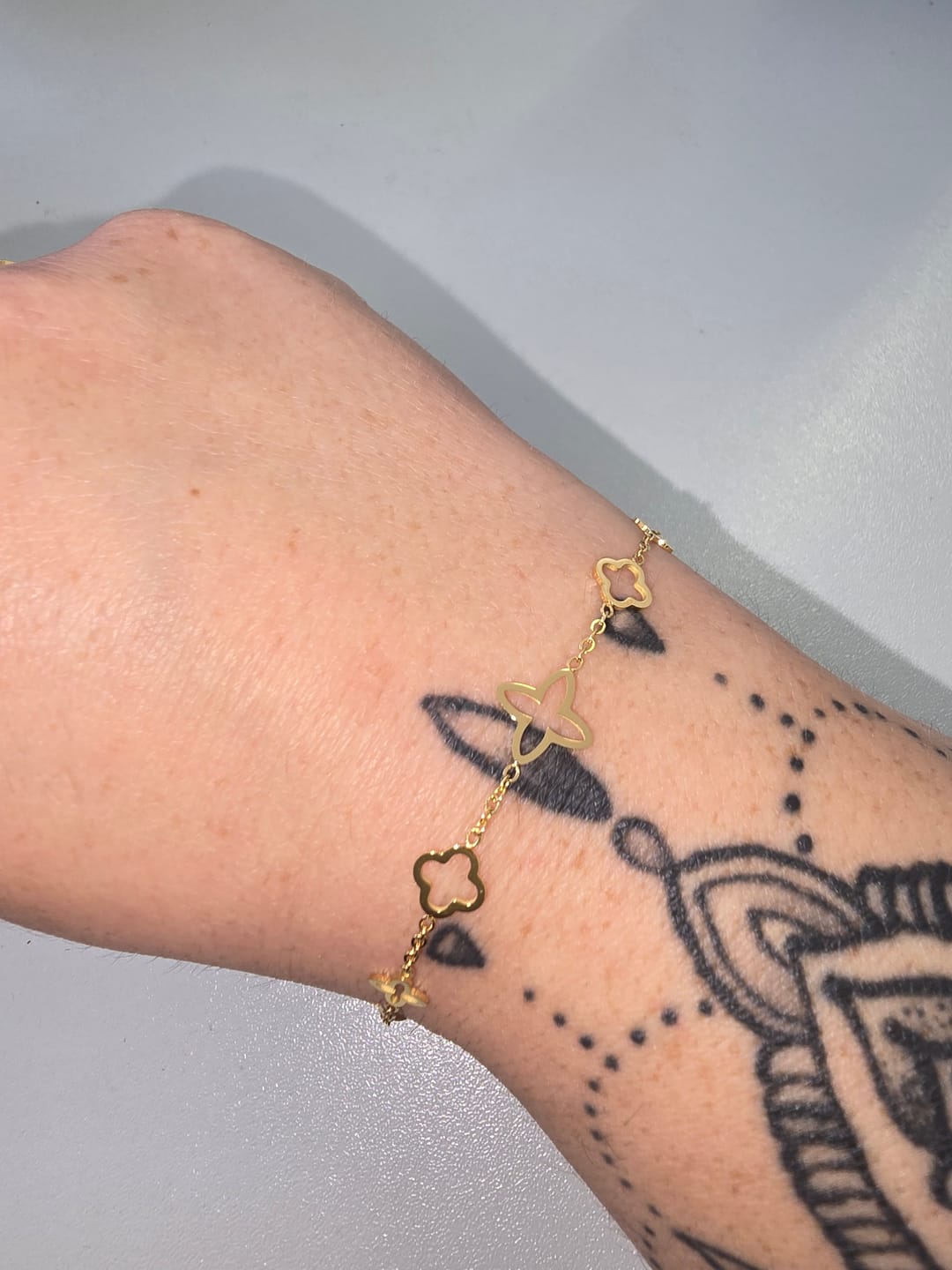 Customer photo review of Fancy Clover Armband | 18K vergoldet