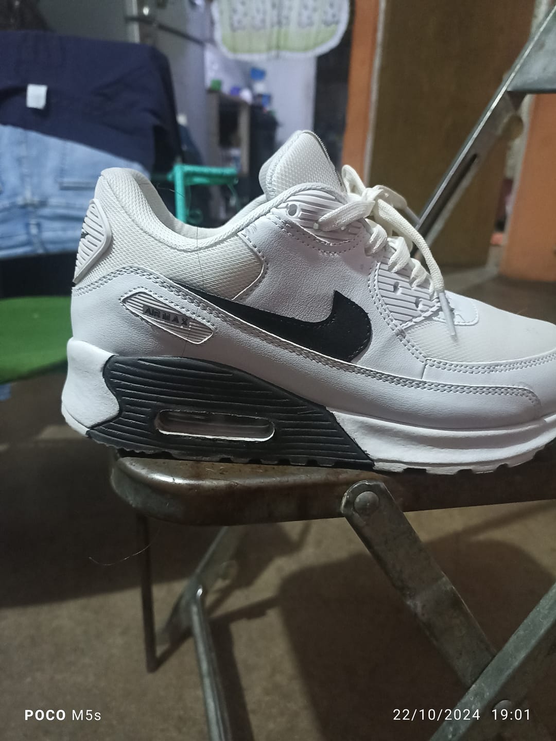 Customer photo review of Tenis Max 90 Blanco Negro