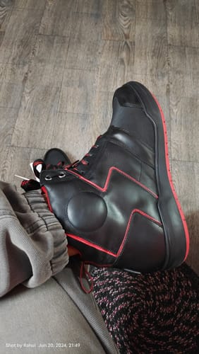 Customer photo review of SNKR | Stealth Edition (Grey)