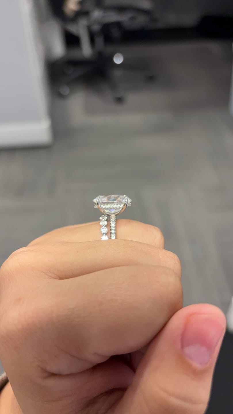Customer photo review of S925 8.0 Carat Oval Cut Exclusive Simulated Diamond Engagement Ring Travel Ring For Women