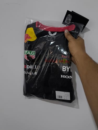 Customer photo review of Camiseta Oficial Red Bull Racing 2024