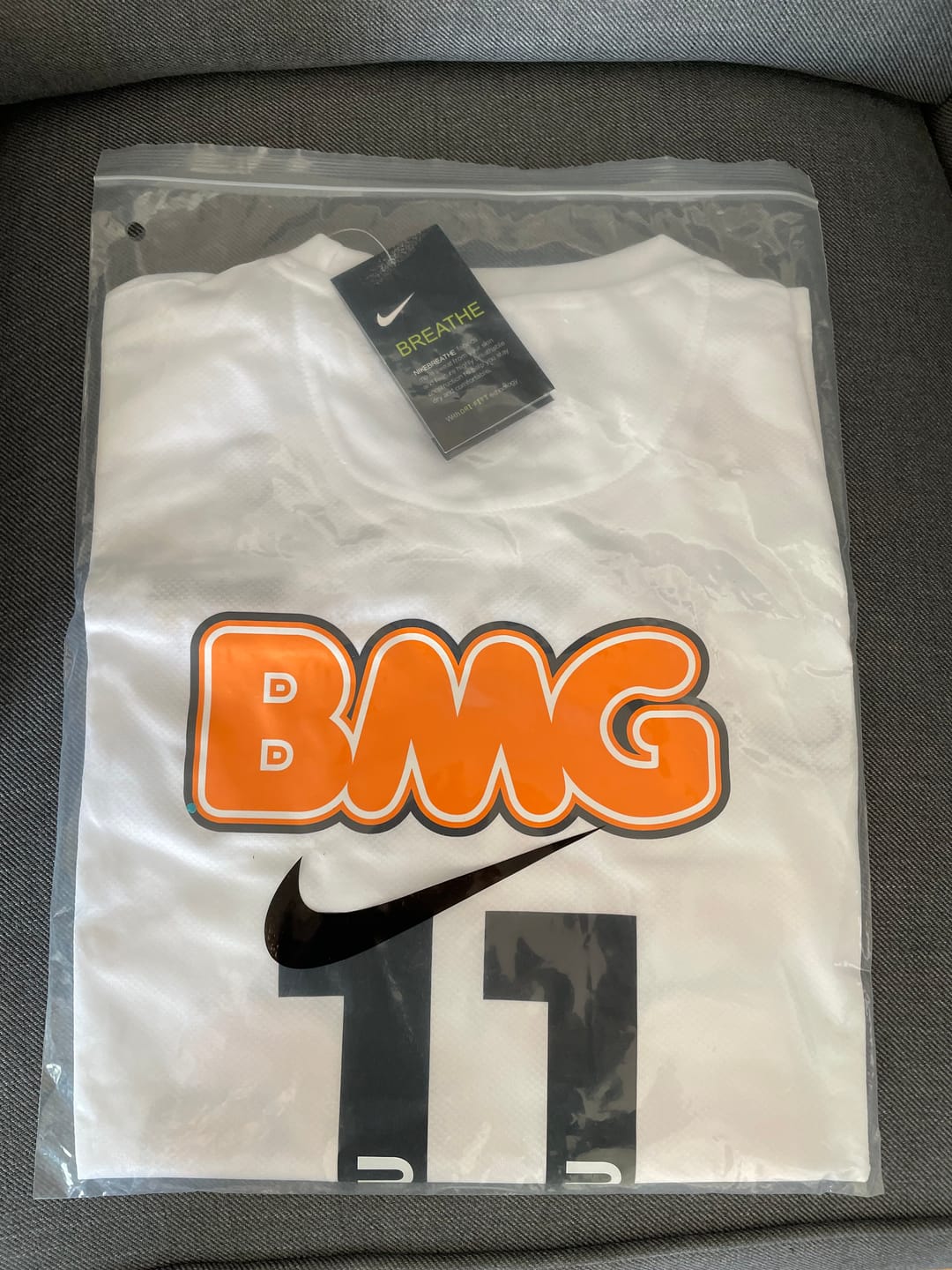 Customer photo review of Neymar Jr Santos FC White Retro Football Jersey Trikot