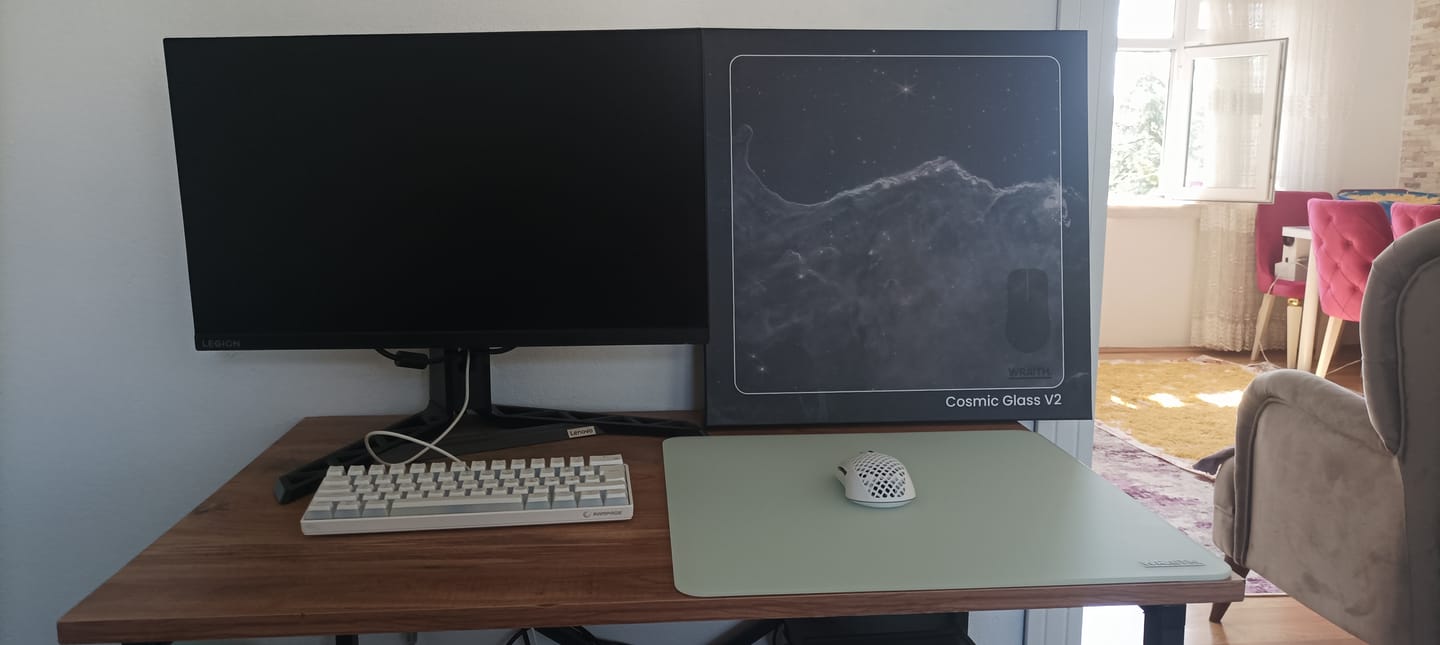 Customer photo review of Wraith Cosmic Glass V2 Cam Mousepad