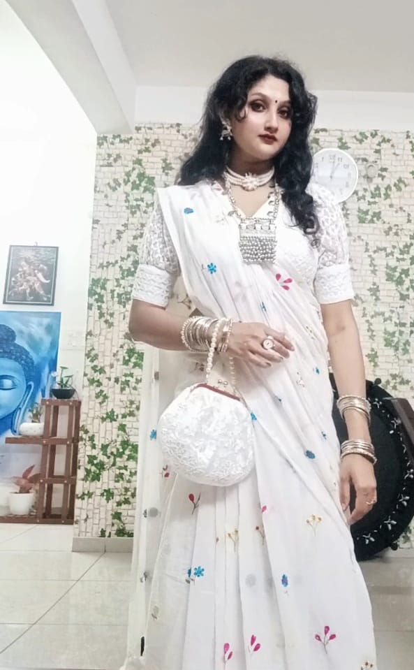 Customer photo review of White Embroidered Mulmul Cotton Saree