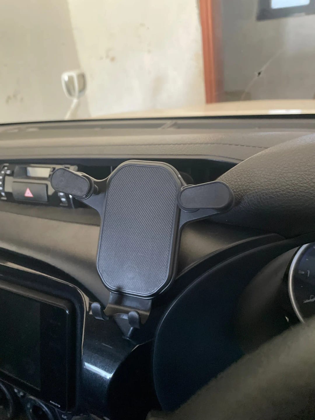 Customer photo review of Air Phone Holder - Soporte de Celular Para Vehículo