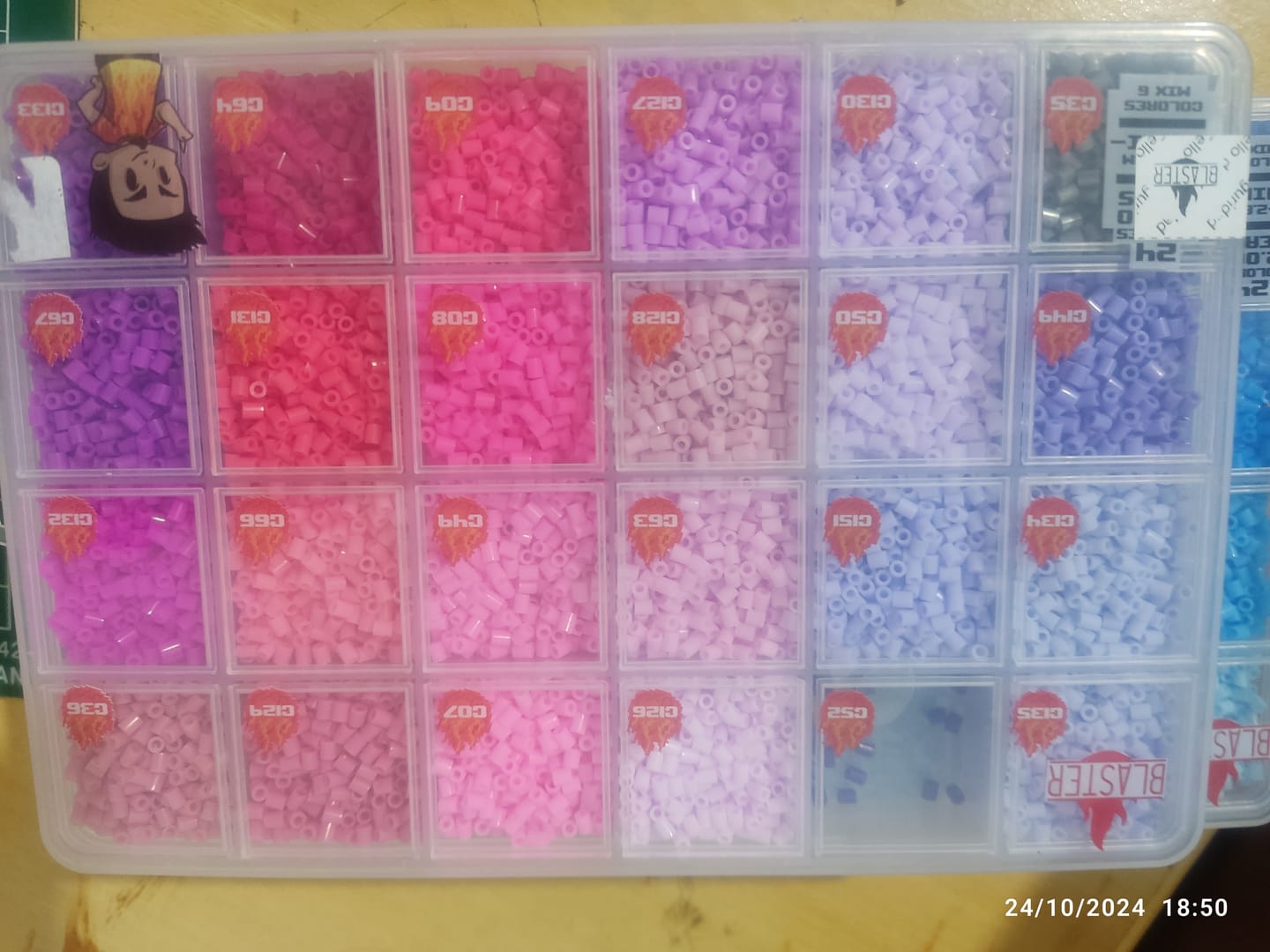 Customer photo review of Caja Organizadora 24 Espacios - 12.000 Beads MINI 2.6mm