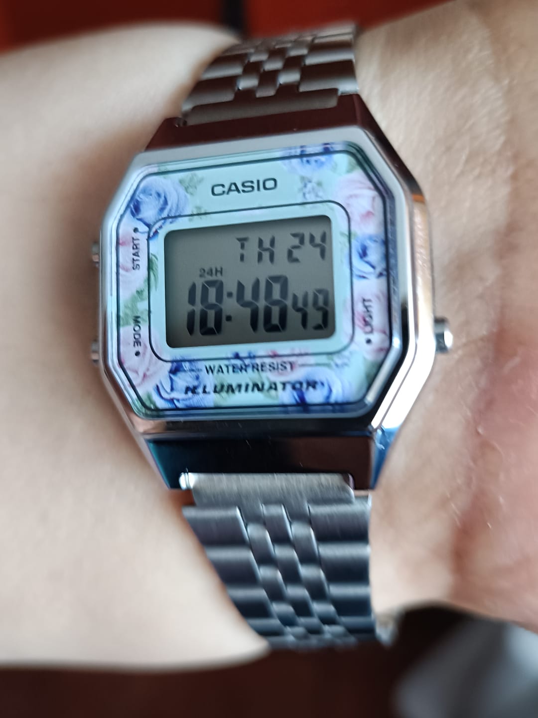 Customer photo review of Reloj Casio Vintage LA680WA-2CDF Plateado Flores