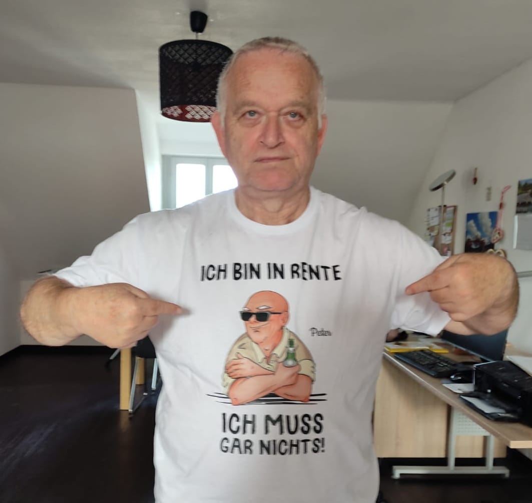 Customer photo review of Ich muss nichts - Personalisiertes T-Shirt für Rentner zum Ruhestand