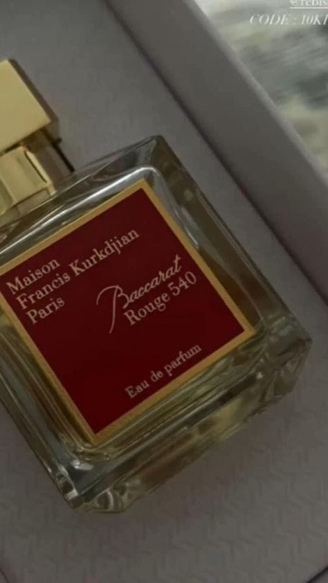 Customer photo review of Baccarat Rouge 540 Eau De Parfum for Men and Women