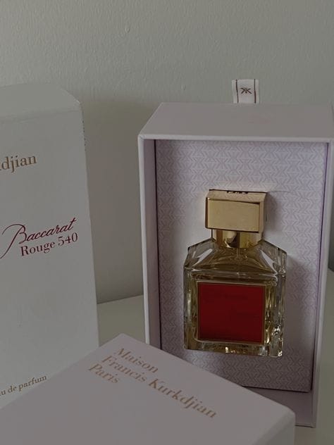 Customer photo review of Baccarat Rouge 540 Eau De Parfum for Men and Women