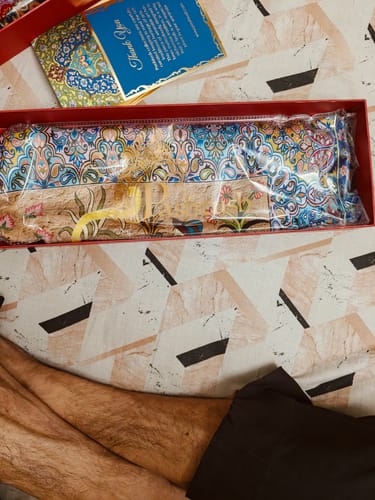 Customer photo review of Pashtush womens Faux Pashmina stole, paisley weave design, Multicolour