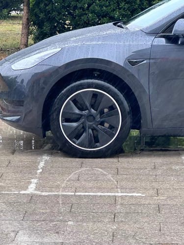 Customer photo review of EVAAM® Aluminum Alloy Wheel Rim Protector Rim Case for Tesla All Models (4 PCS) (2012-2024)