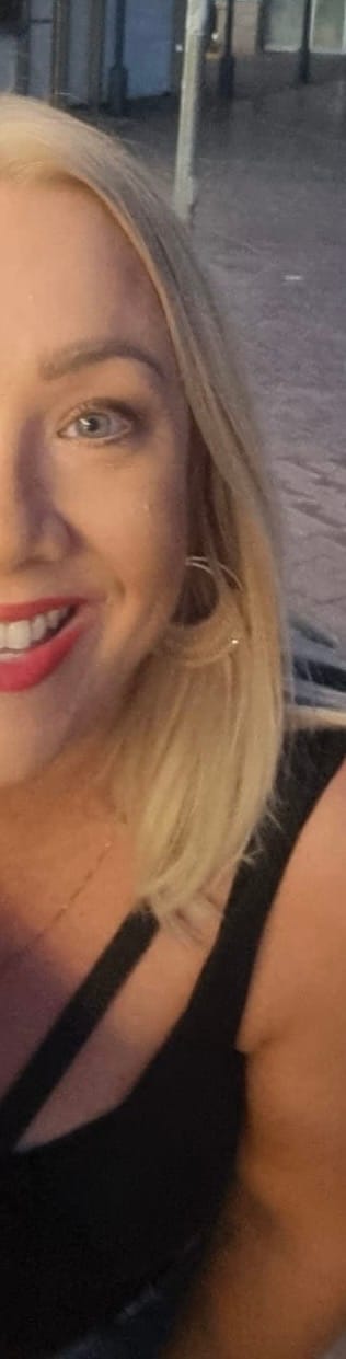 Customer photo review of Stranded 14" Seamless Five Piece Clip-in Human Hair Extension (95g) #16/613 Sweetheart