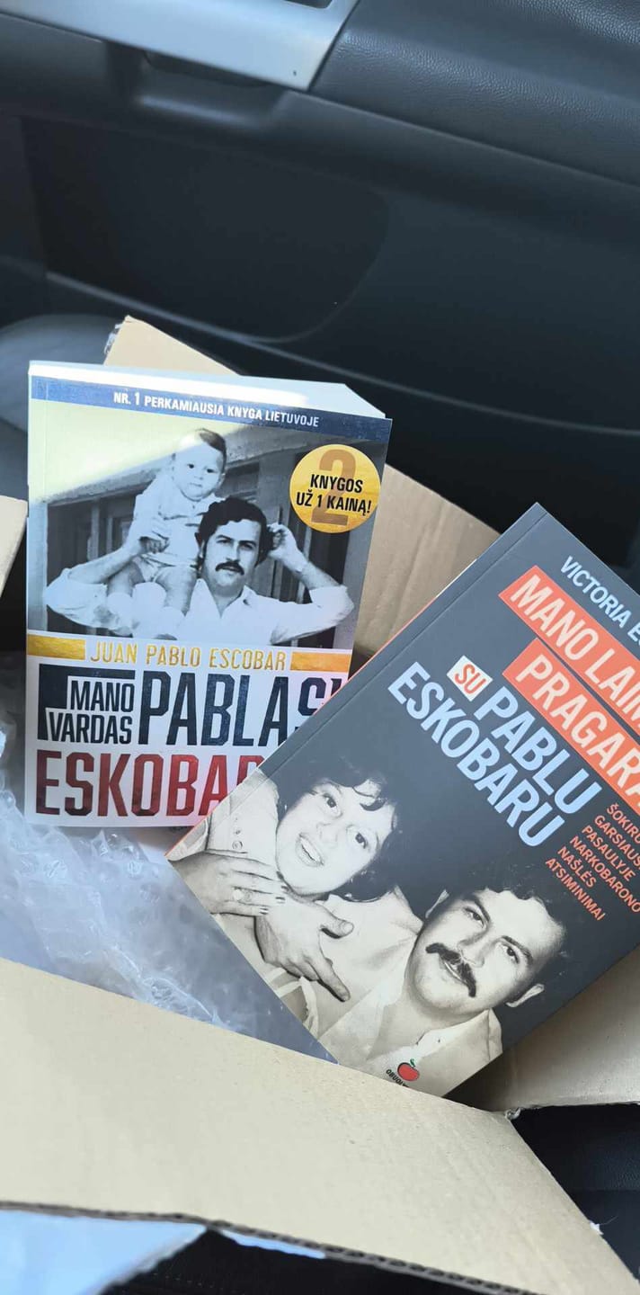 Customer photo review of Mano vardas - Pablas Eskobaras: du superbestseleriai viename įspūdingame tome – už vienos knygos kainą!