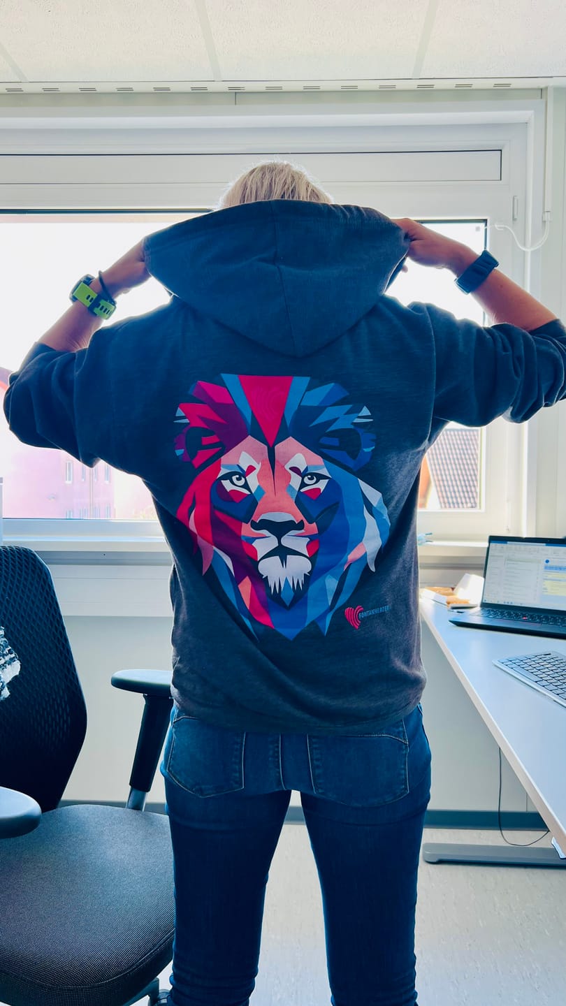 Customer photo review of Fontanherzen Löwe - Bio Premium Zipper Hoodie Unisex